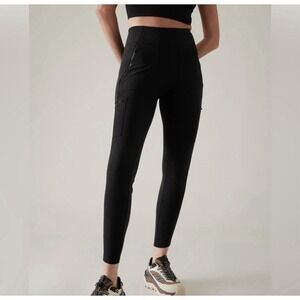 Athleta Size 14 Headlands Hybrid High Rise Cargo Legging Pull On Black